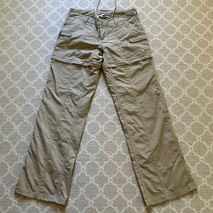 The North face size 6 women’s zip off short / pants